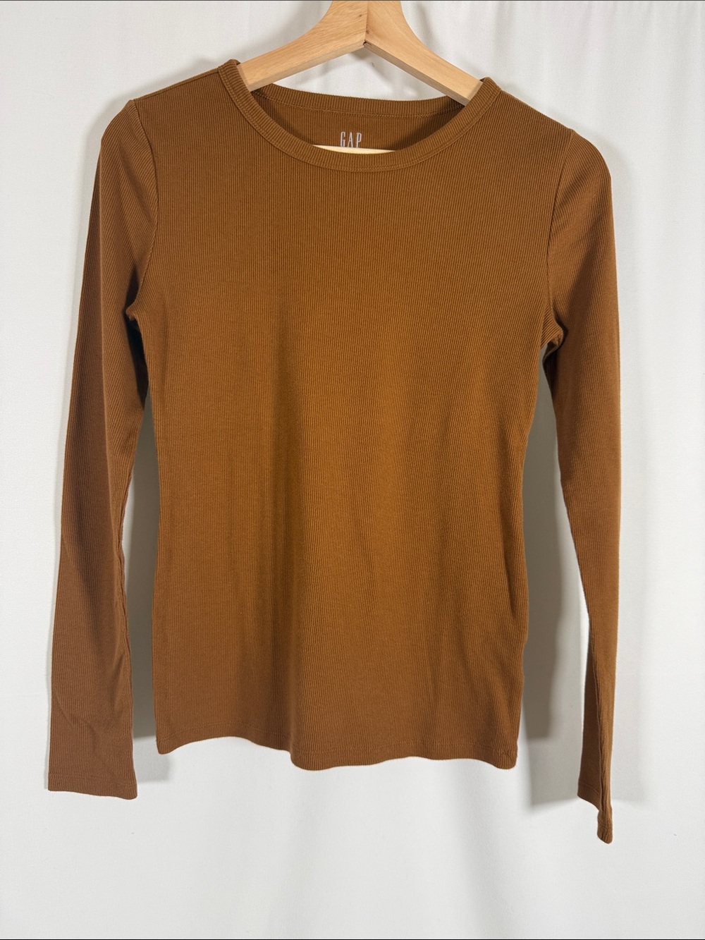 GAP Women's Ribbed Crewneck Shirt - Caramel